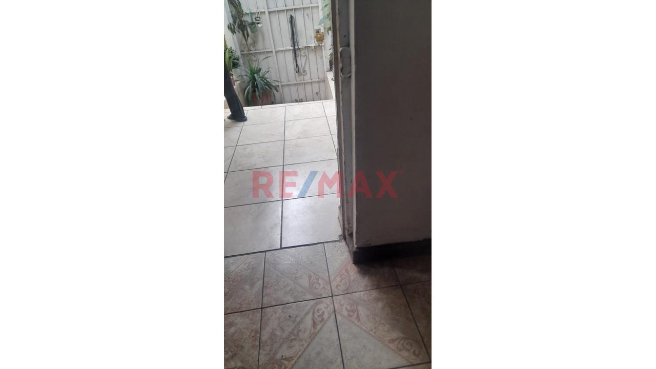 Se Vende Casa Como Terreno | Chorrillos - 2