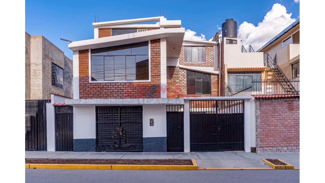 Venta De Casa Residencial - En El Tambo - 1