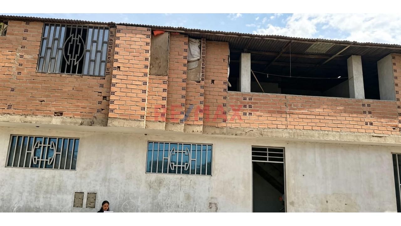 Venta De Casa + Local A 3 Cuadras De La Av Tantamayo En Smp — foto 7