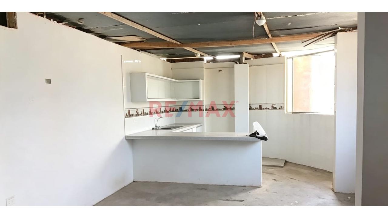 Venta De Casa + Local A 3 Cuadras De La Av Tantamayo En Smp — foto 10