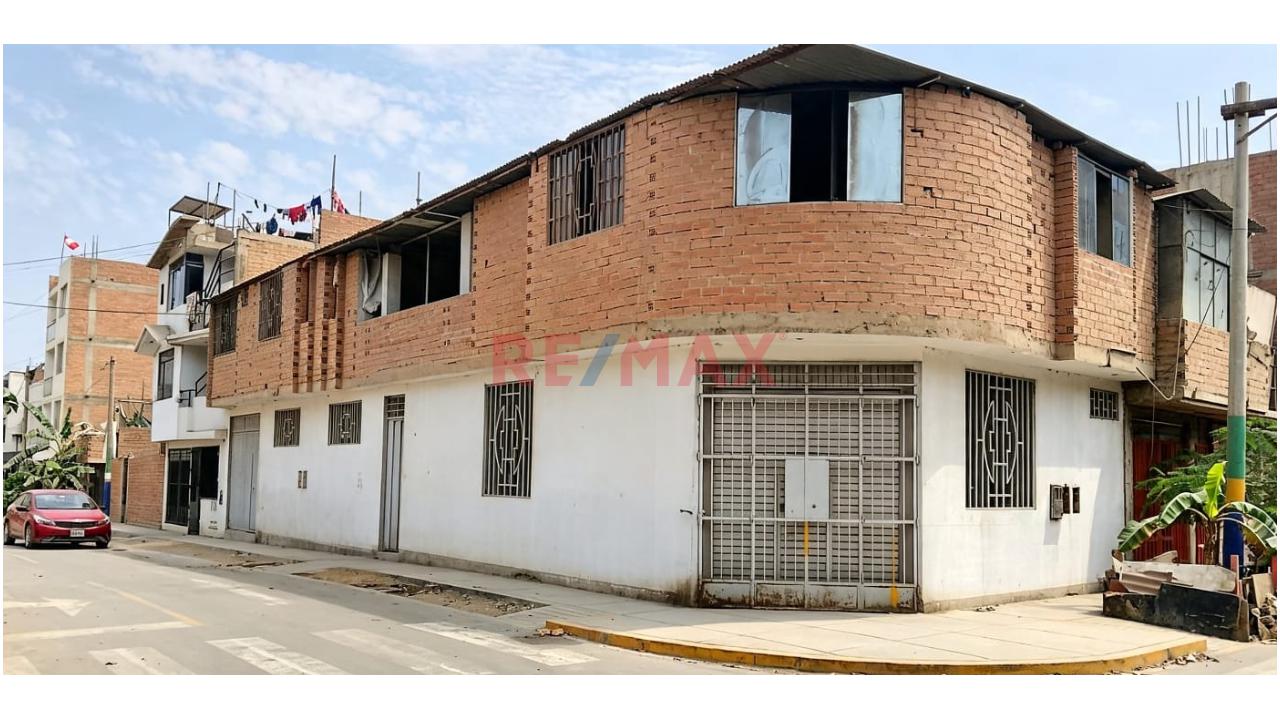 Venta De Casa + Local A 3 Cuadras De La Av Tantamayo En Smp — foto 2