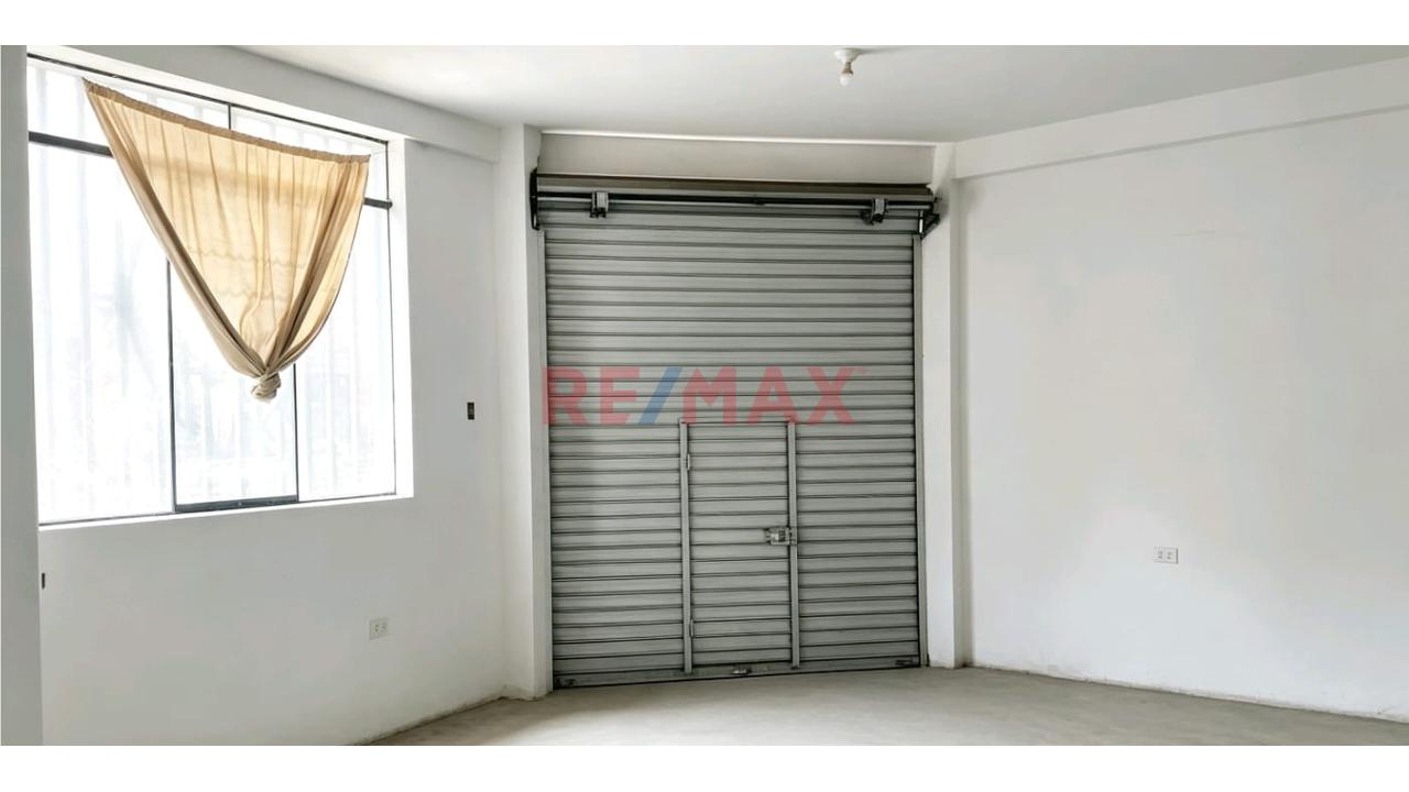 Venta De Casa + Local A 3 Cuadras De La Av Tantamayo En Smp — foto 9