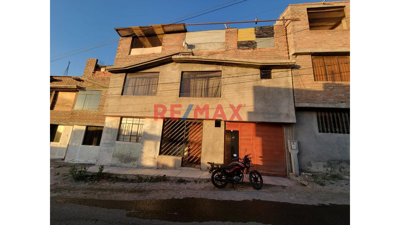 ¡Casa En Venta De 2 Pisos Con Proyección En Paucarpata!
