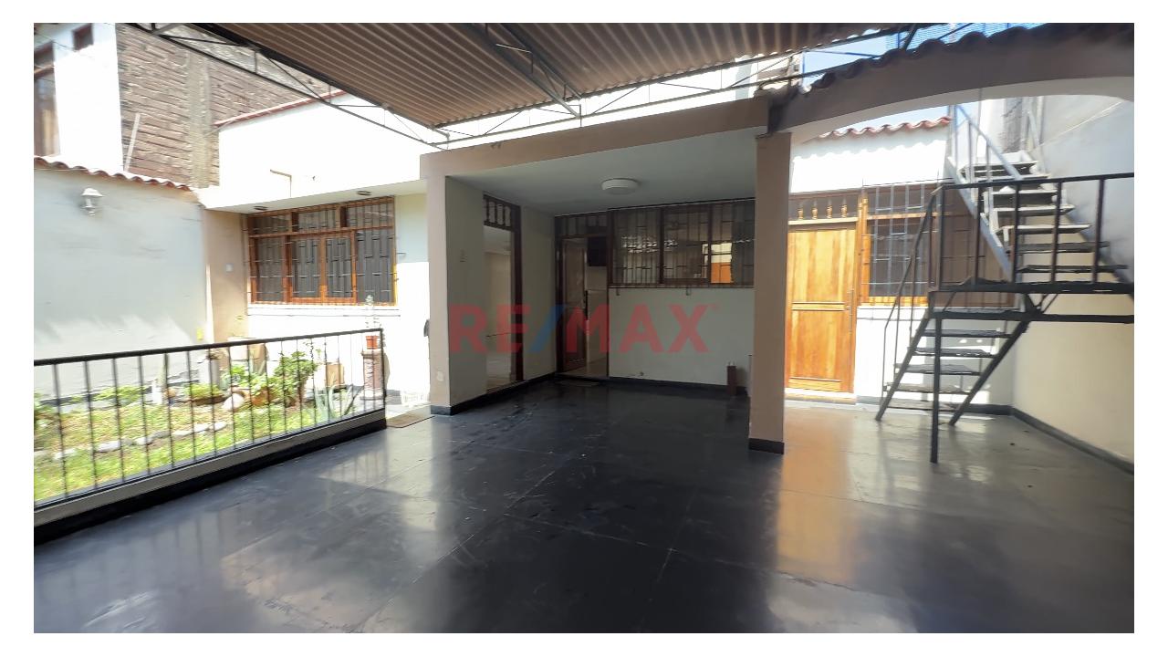 Casa En Venta En Excelente Ubicación -  4 Dorm Alt Cdra 4 De Av Mcal Castilla - Surco — foto 3