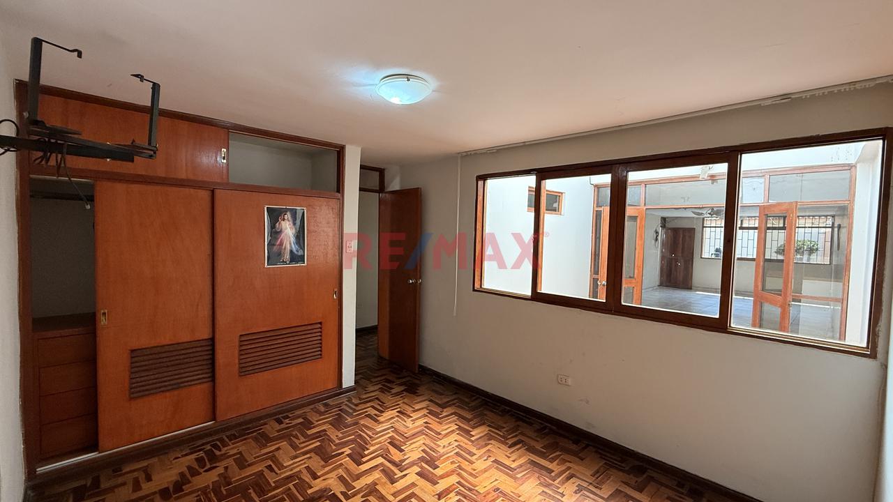 Casa En Venta En Excelente Ubicación -  4 Dorm Alt Cdra 4 De Av Mcal Castilla - Surco — foto 11