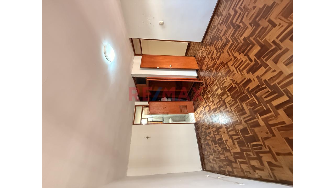 Casa En Venta En Excelente Ubicación -  4 Dorm Alt Cdra 4 De Av Mcal Castilla - Surco — foto 7