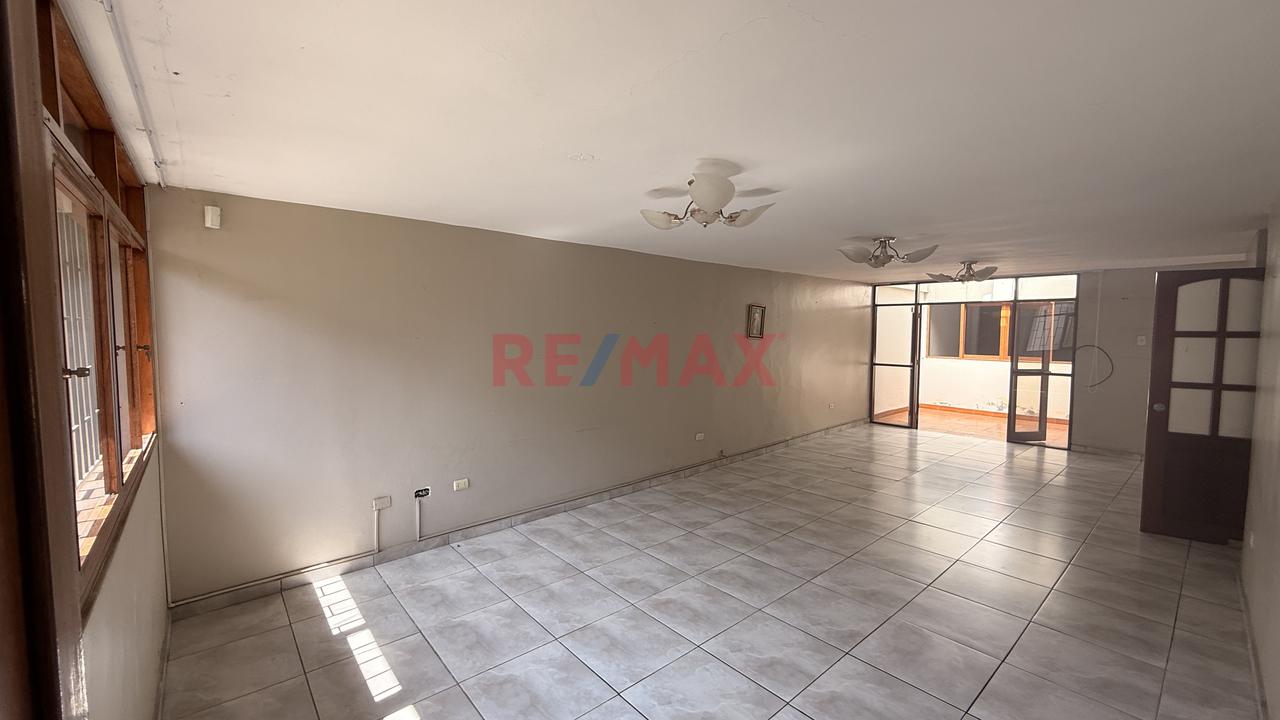 Casa En Venta En Excelente Ubicación -  4 Dorm Alt Cdra 4 De Av Mcal Castilla - Surco — foto 4