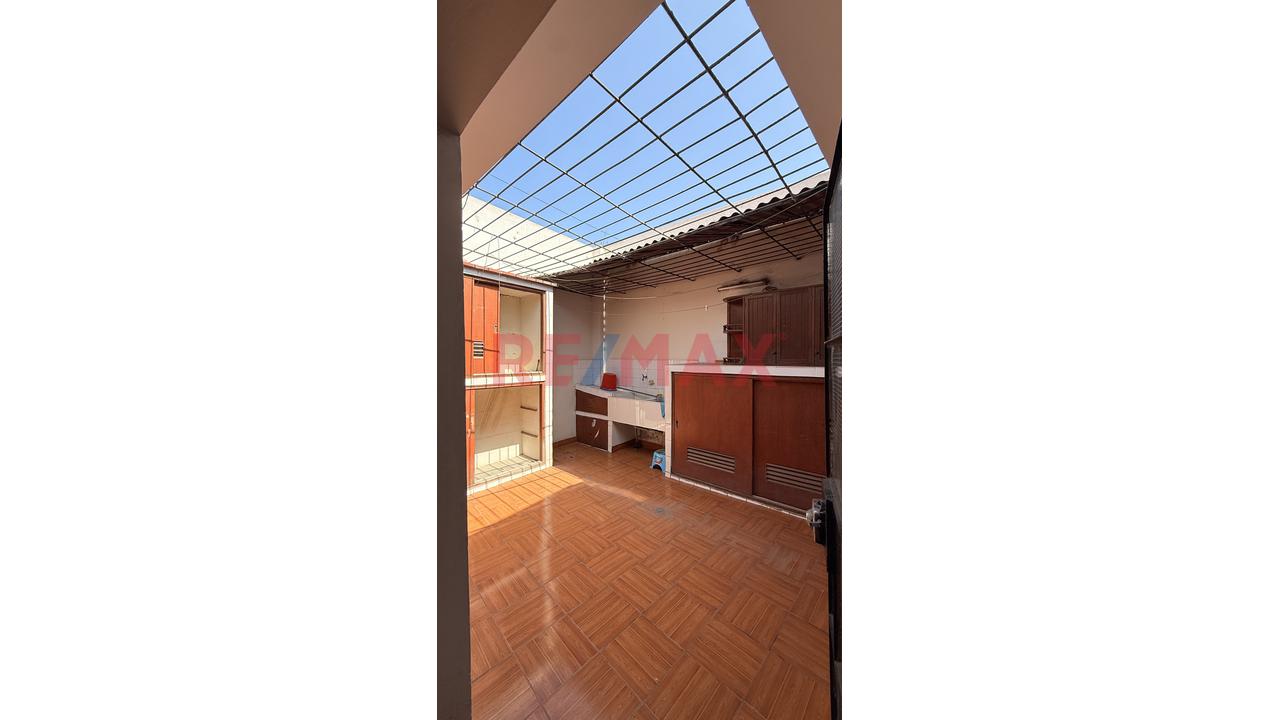 Casa En Venta En Excelente Ubicación -  4 Dorm Alt Cdra 4 De Av Mcal Castilla - Surco — foto 6