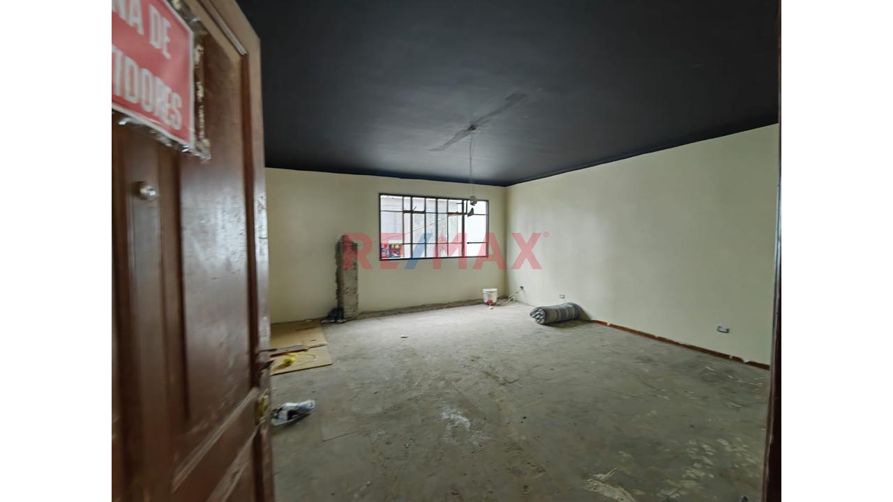 Oficinas Segundo Piso 200 M2 Mas Azotea - En Alquiler — foto 2
