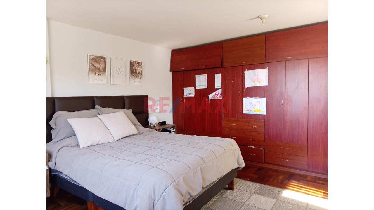 Casa Urbana Con Dos Departamentos Independientes En Plena Av Principal - 11