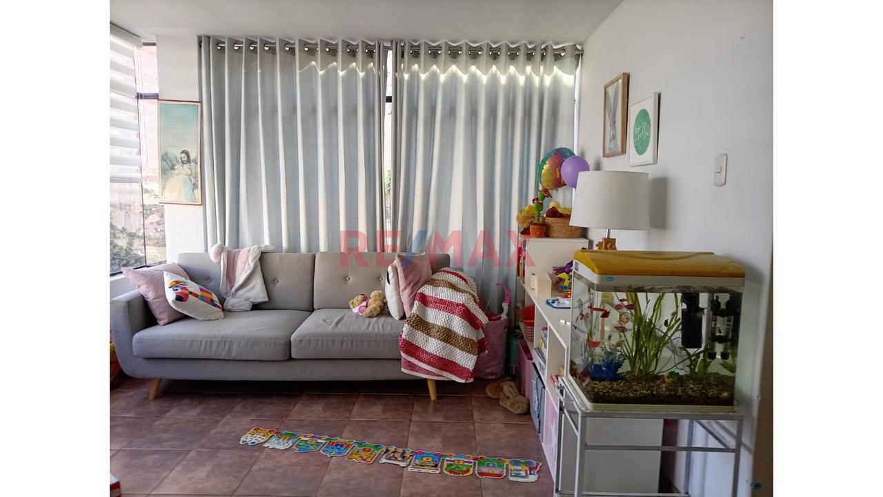 Casa Urbana Con Dos Departamentos Independientes En Plena Av Principal - 10