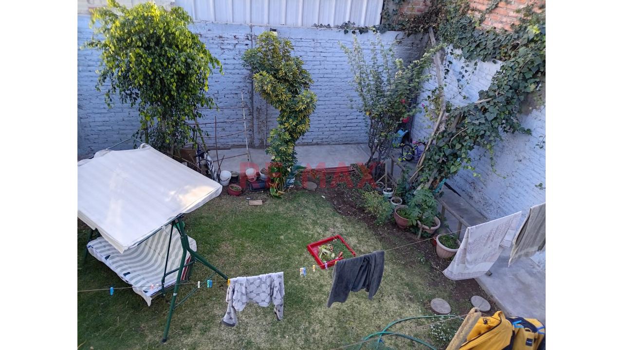 Casa Urbana Con Dos Departamentos Independientes En Plena Av Principal - 12