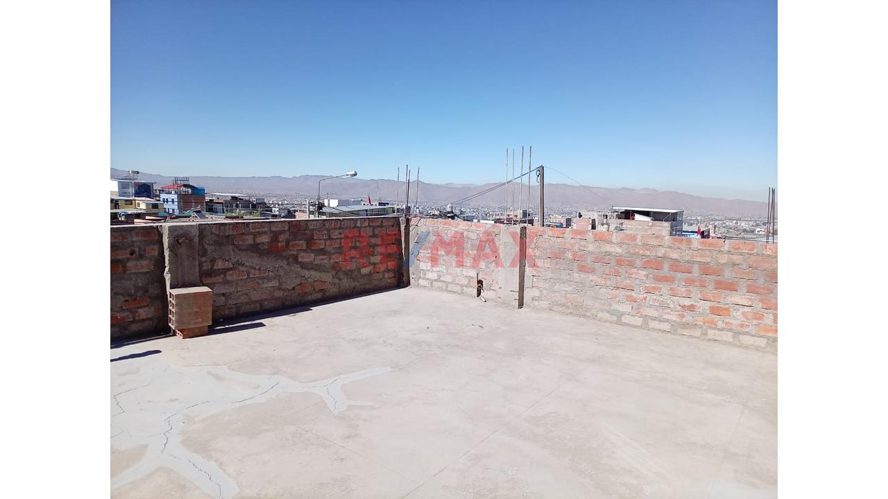 Casa Urbana Con Dos Departamentos Independientes En Plena Av Principal - 4