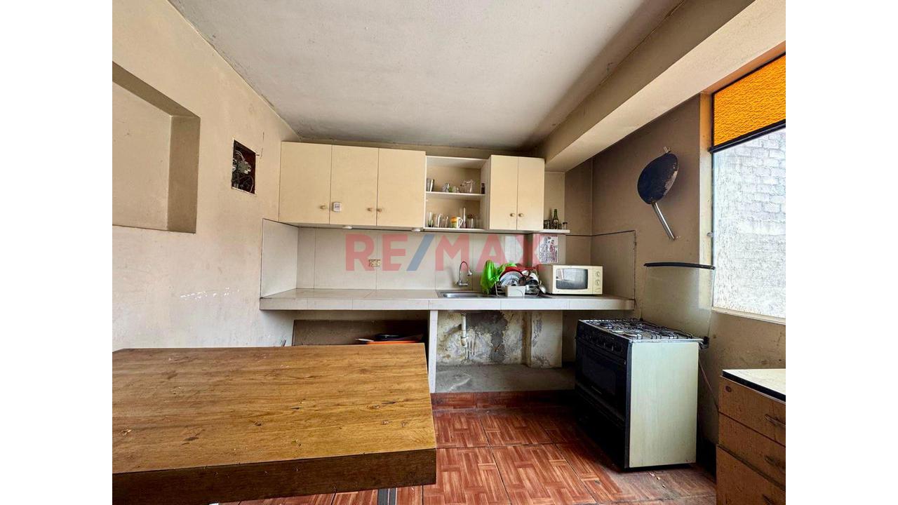 ¡Excelente Oportunidad De Inversión En Comas! Casa + 2 Locales Comerciales Sobre Av. Túpac Amaru — foto 9
