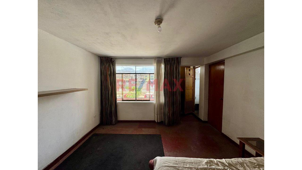 ¡Excelente Oportunidad De Inversión En Comas! Casa + 2 Locales Comerciales Sobre Av. Túpac Amaru — foto 8