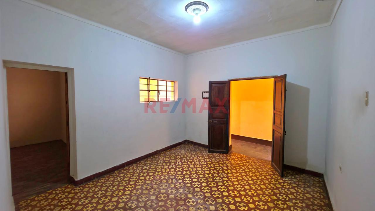 Venta De Casa 3 Pisos :Departamentos Independientes + Local Smp - 3