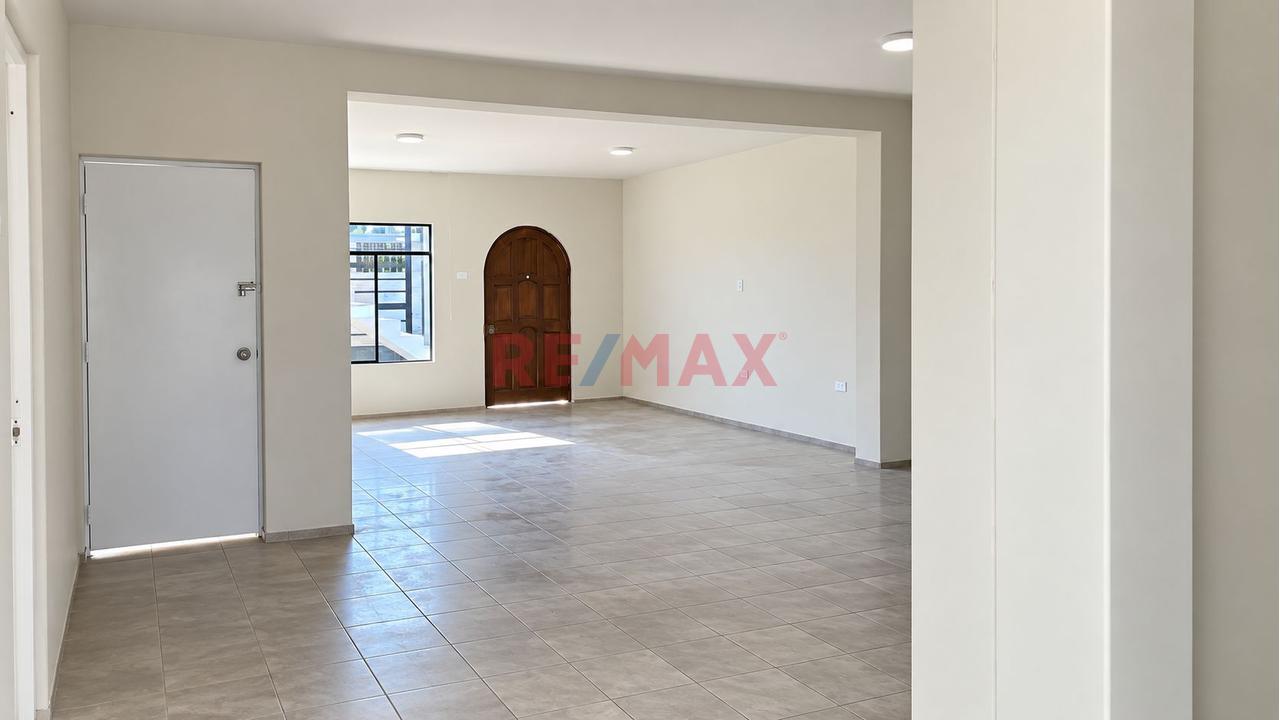 Se Vende Casa En Esquina De Dos Pisos Para Vivienda Y Negocio — foto 3