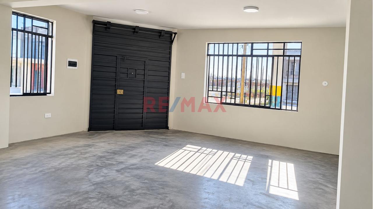 Se Vende Casa En Esquina De Dos Pisos Para Vivienda Y Negocio — foto 2