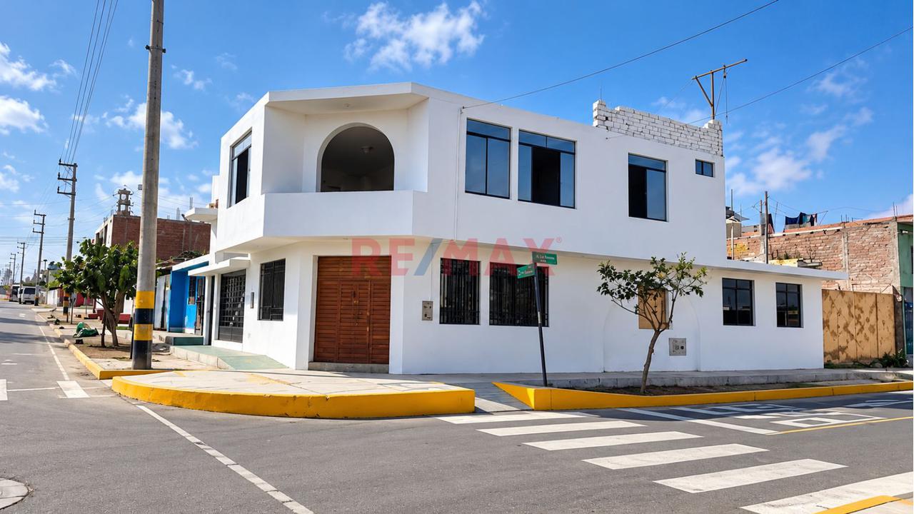 Se Vende Casa En Esquina De Dos Pisos Para Vivienda Y Negocio