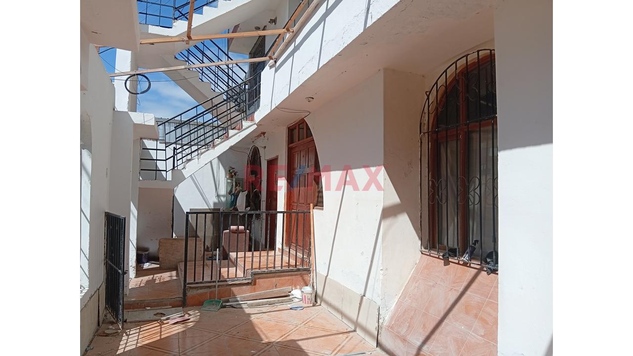 Se Vende Propiedad En Urb. Miraflores Calle Las Carolinas Mz. H1 Lote 8 Que Consta De 5 Dptos. Con Partidas Independientes. - 4
