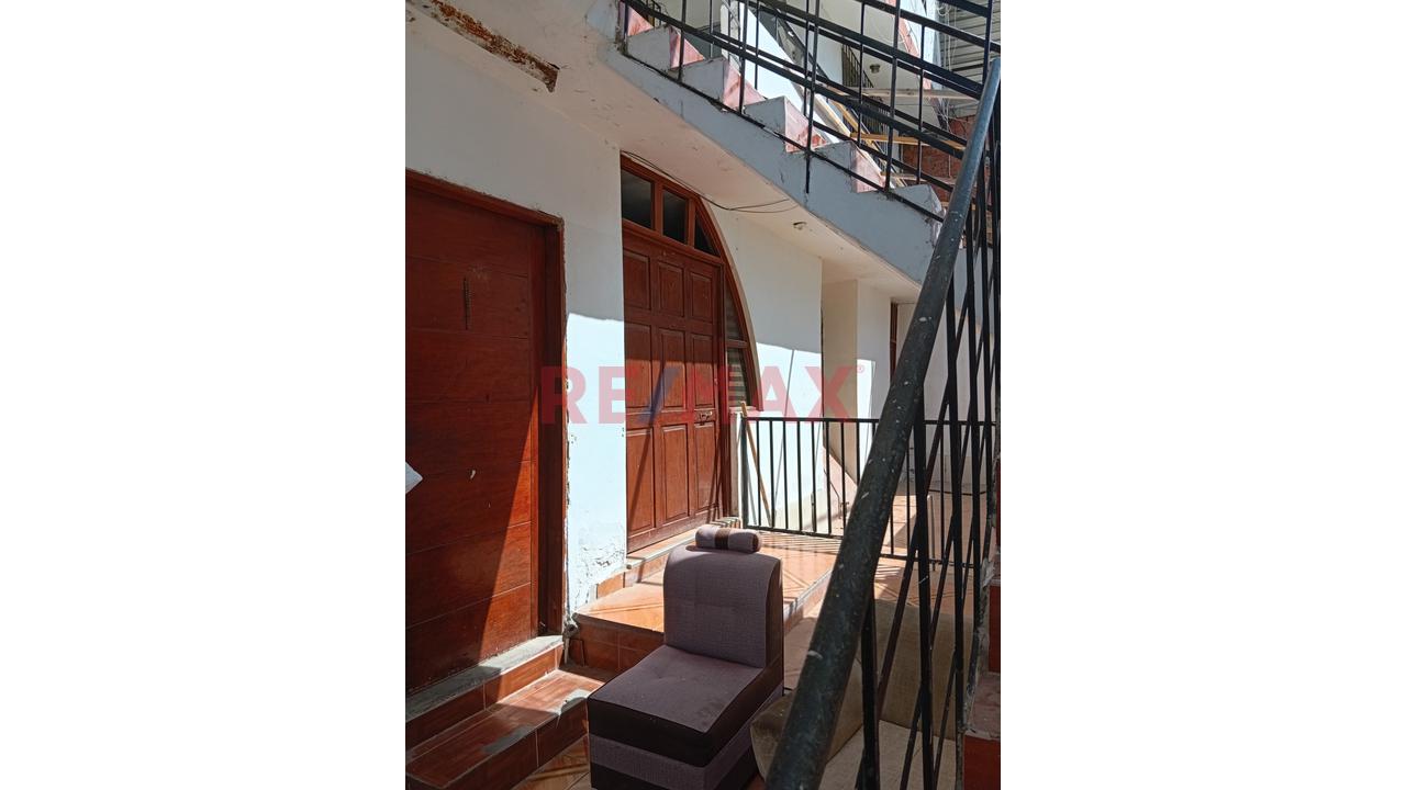 Se Vende Propiedad En Urb. Miraflores Calle Las Carolinas Mz. H1 Lote 8 Que Consta De 5 Dptos. Con Partidas Independientes. - 3