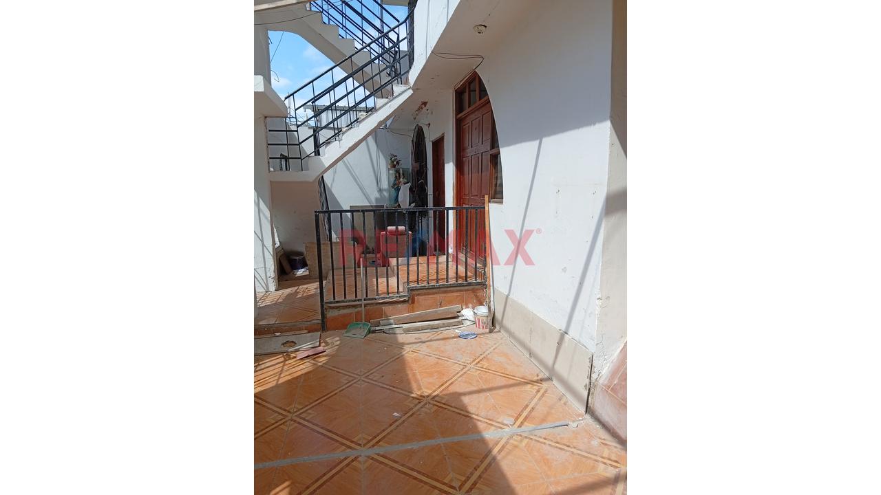Se Vende Propiedad En Urb. Miraflores Calle Las Carolinas Mz. H1 Lote 8 Que Consta De 5 Dptos. Con Partidas Independientes. - 5