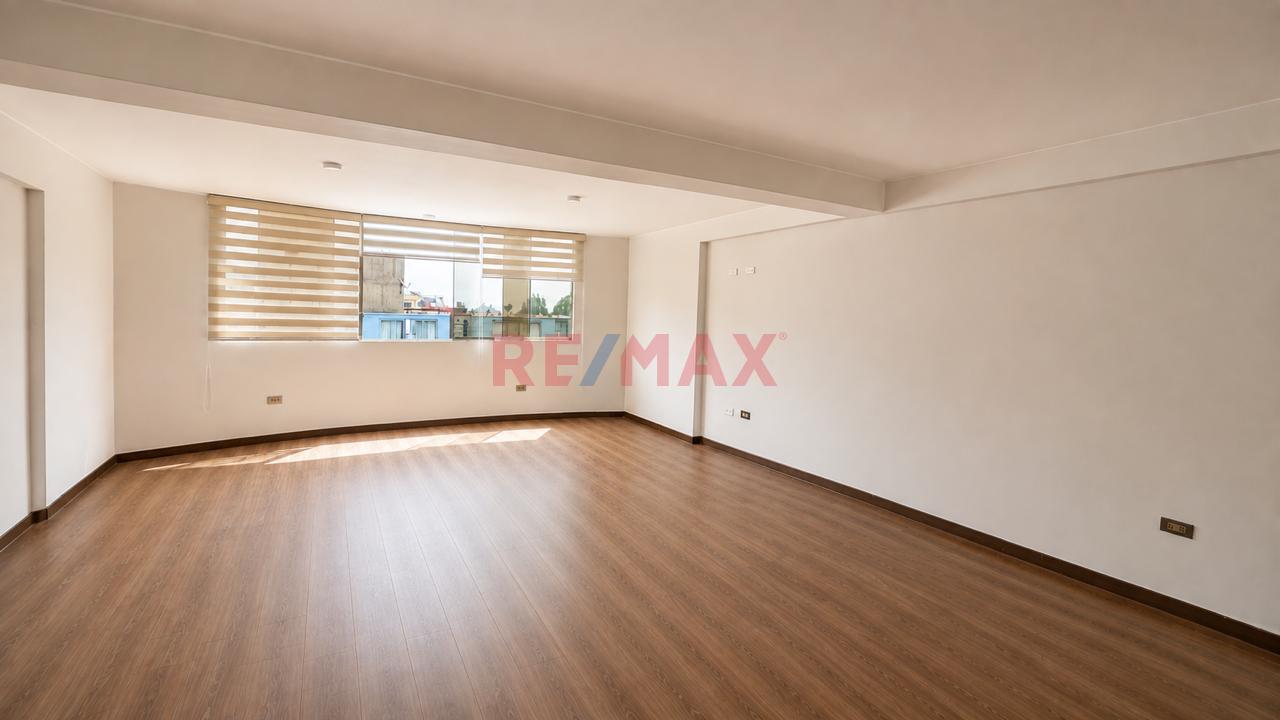 Se Vende Hermoso Departamento En La Molina | Amplio, Iluminado Y Totalmente Renovado - 12