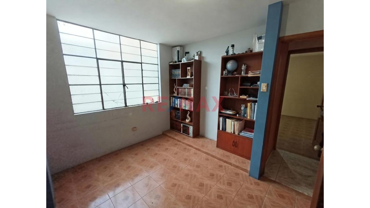 🏢🔥 ¡Oportunidad De Inversión! Propiedad De 4 Niveles Con Gran Potencial Comercial En Lima Norte — foto 10