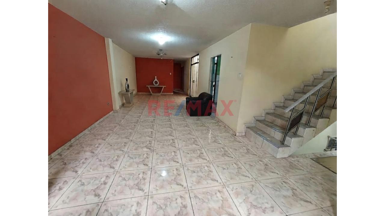 🏢🔥 ¡Oportunidad De Inversión! Propiedad De 4 Niveles Con Gran Potencial Comercial En Lima Norte — foto 2