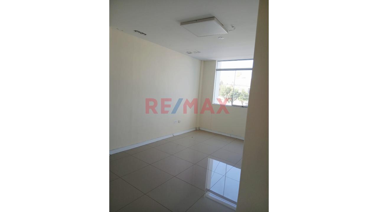 🏢 Oficina En Estreno – Av. Venezuela - 3