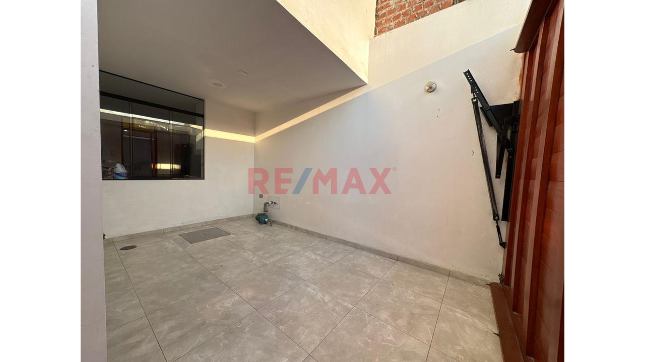 Casa Multifamiliar En Venta - Urb Atos Del Valle Centenario - 3