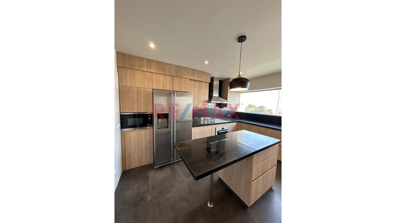 Hermoso Departamento De 4 Dorm, Remodelado Y Con Vista Lateral Al Golf De San Isidro. — foto 8