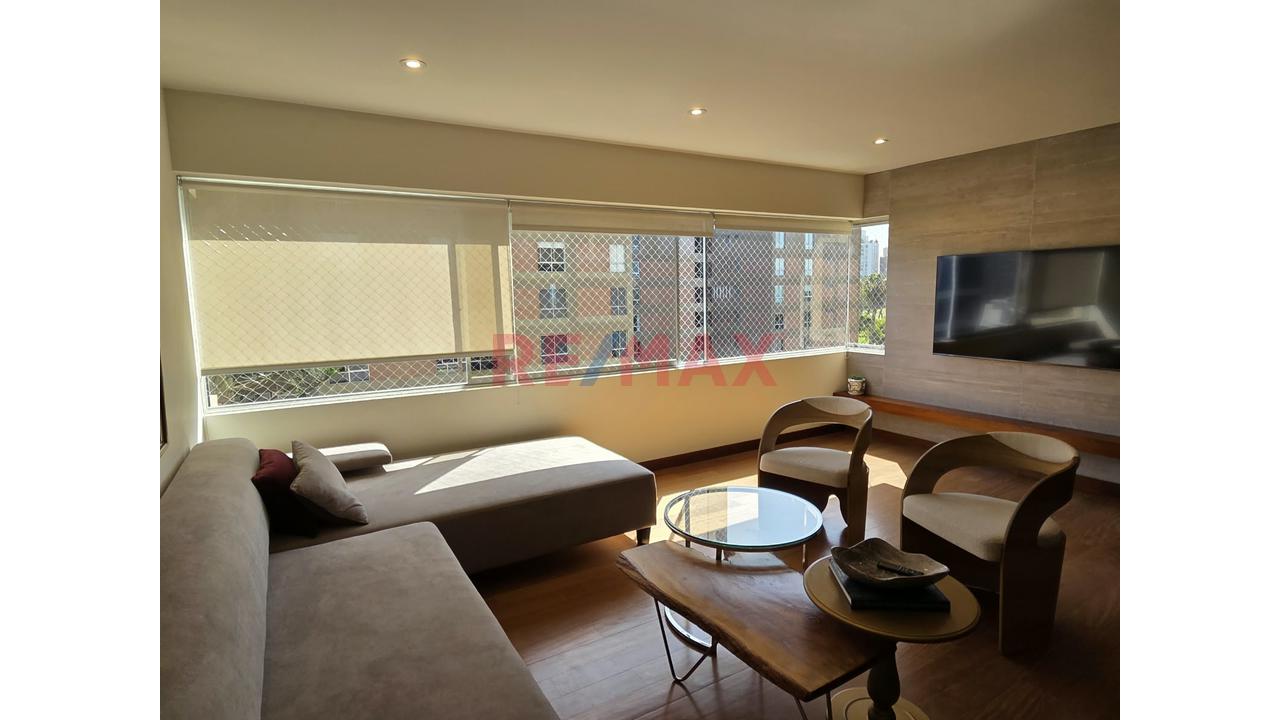 Hermoso Departamento De 4 Dorm, Remodelado Y Con Vista Lateral Al Golf De San Isidro. — foto 9