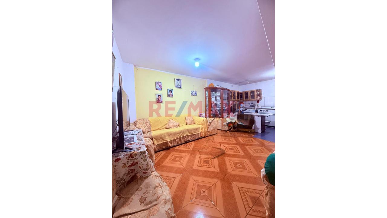 Venta De Casa Triplex ( Vista Interna)