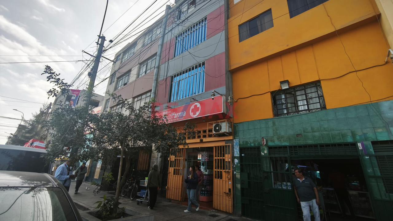Se Vende Edificio   De 5 Pisos  En Zona Comercial Sebastian Barranca Cdra. 2  La Victoria Lima - 5