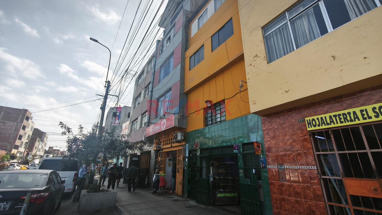 Se Vende Edificio   De 5 Pisos  En Zona Comercial Sebastian Barranca Cdra. 2  La Victoria Lima - 3