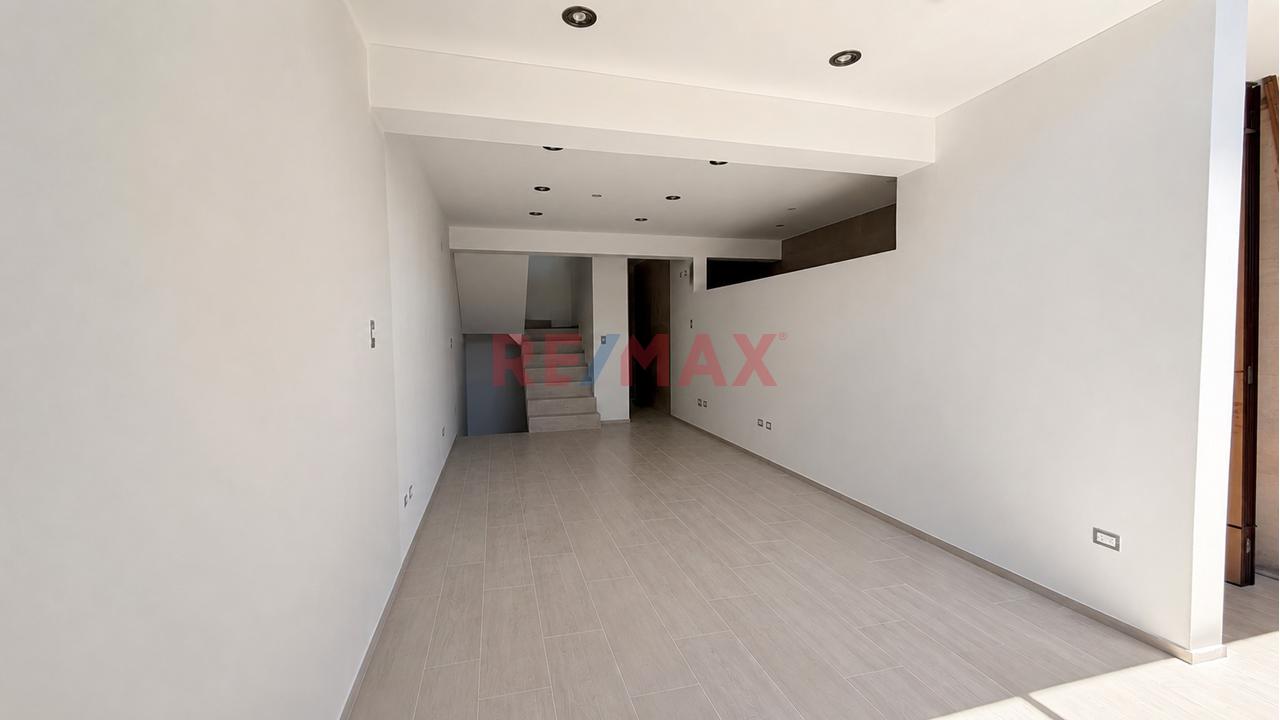 🏢 Alquiler De Local Comercial En Urb. Magisterial – Umacollo - 7
