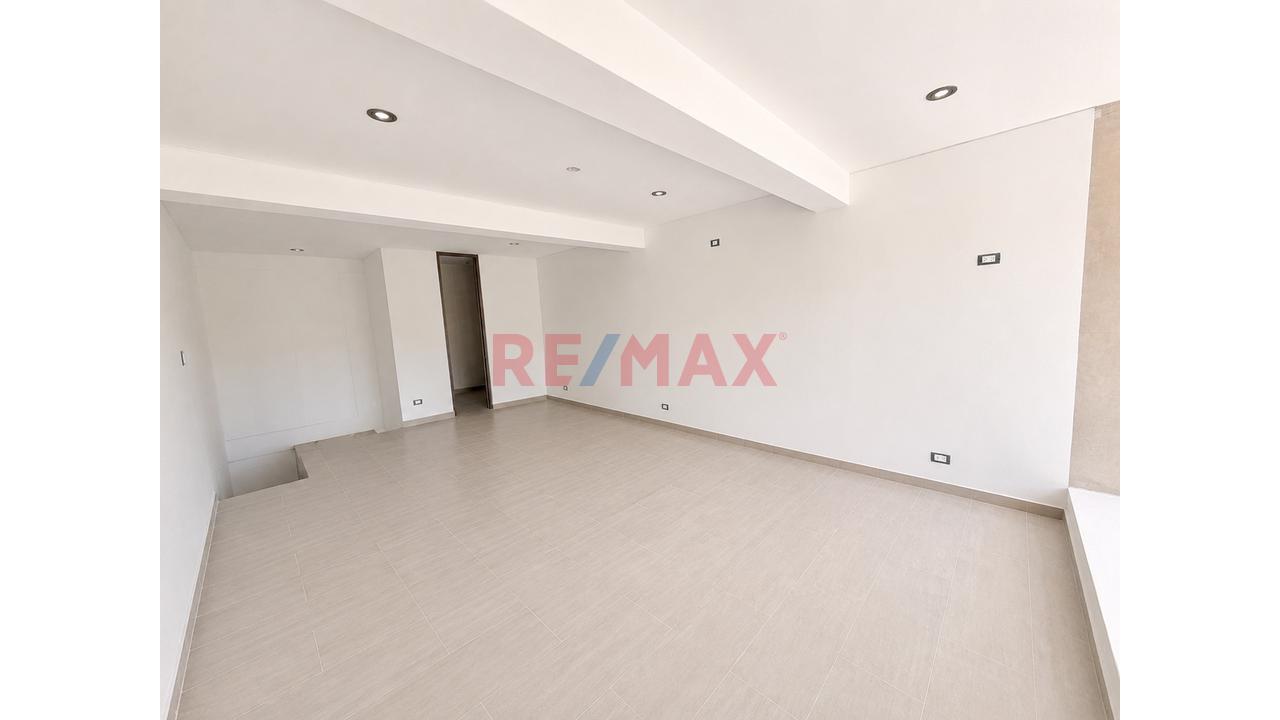 🏢 Alquiler De Local Comercial En Urb. Magisterial – Umacollo - 3