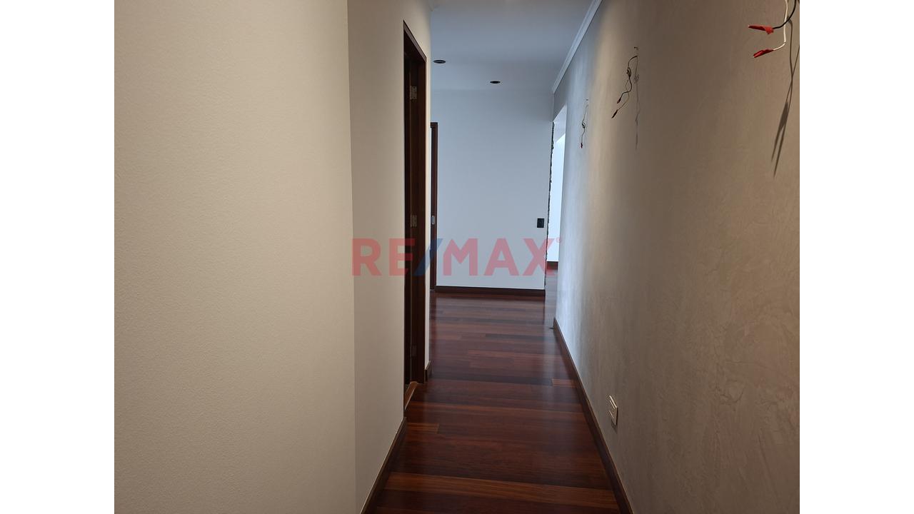 Lindo Departamento En La Tradicional Av Dos De Mayo, Con Muy Buena Distribucion Y Areas Comunes. — foto 14
