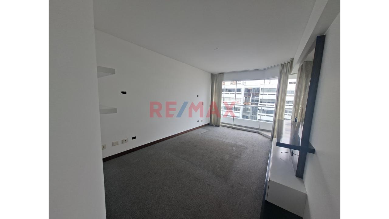 Lindo Departamento En La Tradicional Av Dos De Mayo, Con Muy Buena Distribucion Y Areas Comunes. — foto 9
