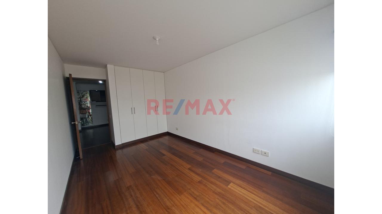 Lindo Departamento En La Tradicional Av Dos De Mayo, Con Muy Buena Distribucion Y Areas Comunes. — foto 13