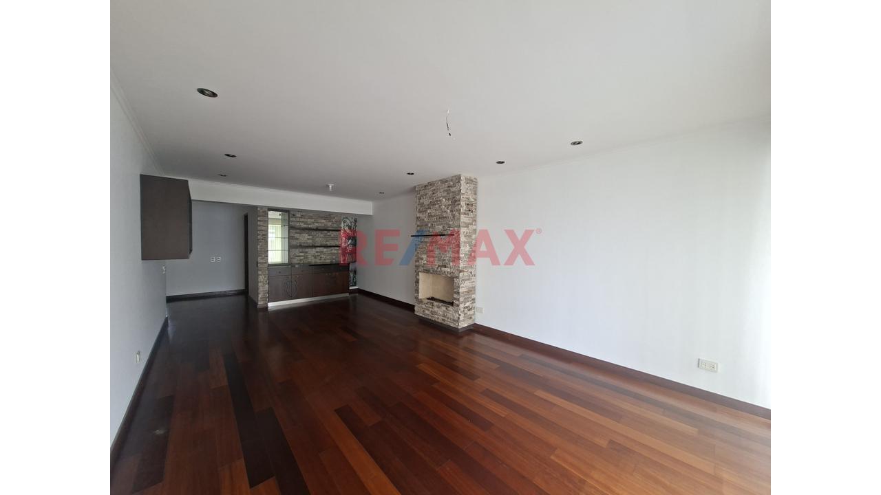 Lindo Departamento En La Tradicional Av Dos De Mayo, Con Muy Buena Distribucion Y Areas Comunes. — foto 2