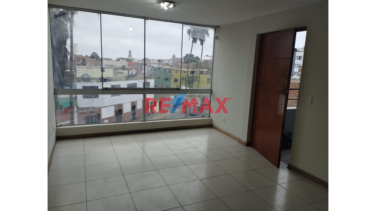 Alquilo  Amplio Departamento . 3 Dormitorios ,4To Piso– Chorrillos! 🏡