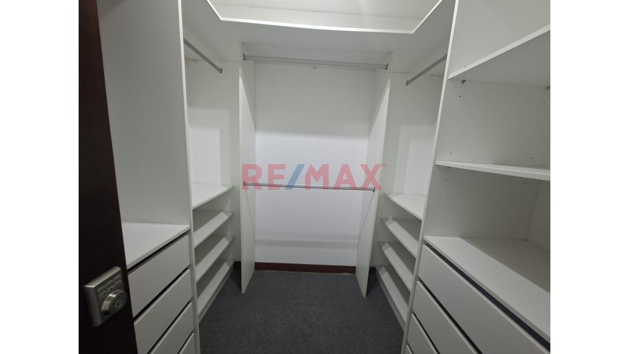 Lindo Departamento En La Tradicional Av Dos De Mayo, Con Muy Buena Distribucion Y Areas Comunes. — foto 15