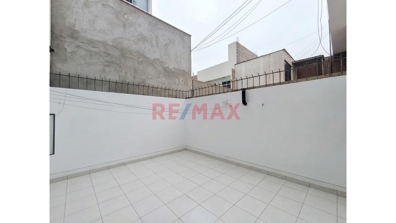 Vendo Amplia Casa Familiar De 160 M² Frente Al Colegio Claretiano. San Miguel - 11