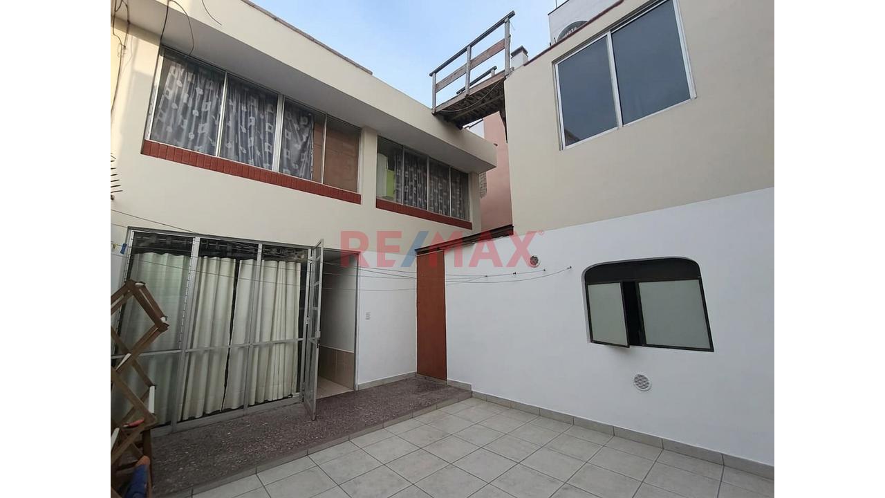Vendo Amplia Casa Familiar De 160 M² Frente Al Colegio Claretiano. San Miguel - 7