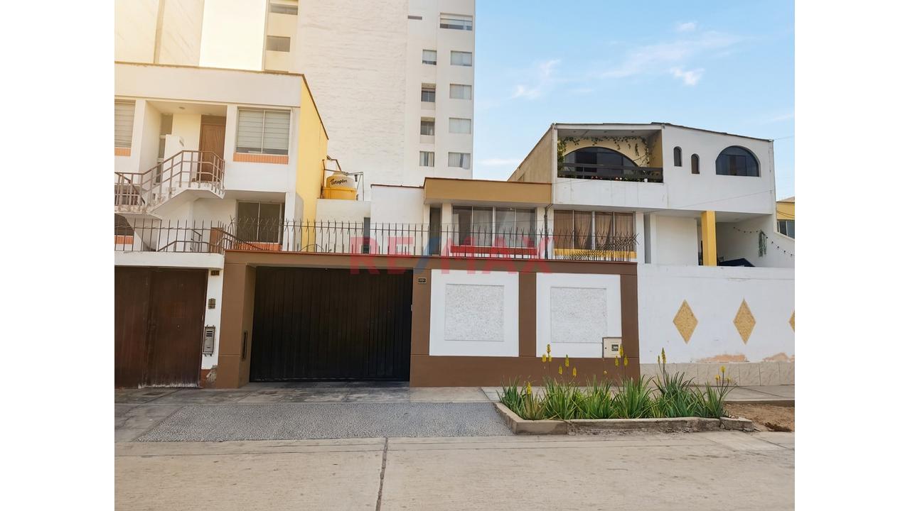 Vendo Amplia Casa Familiar De 160 M² Frente Al Colegio Claretiano. San Miguel - 1