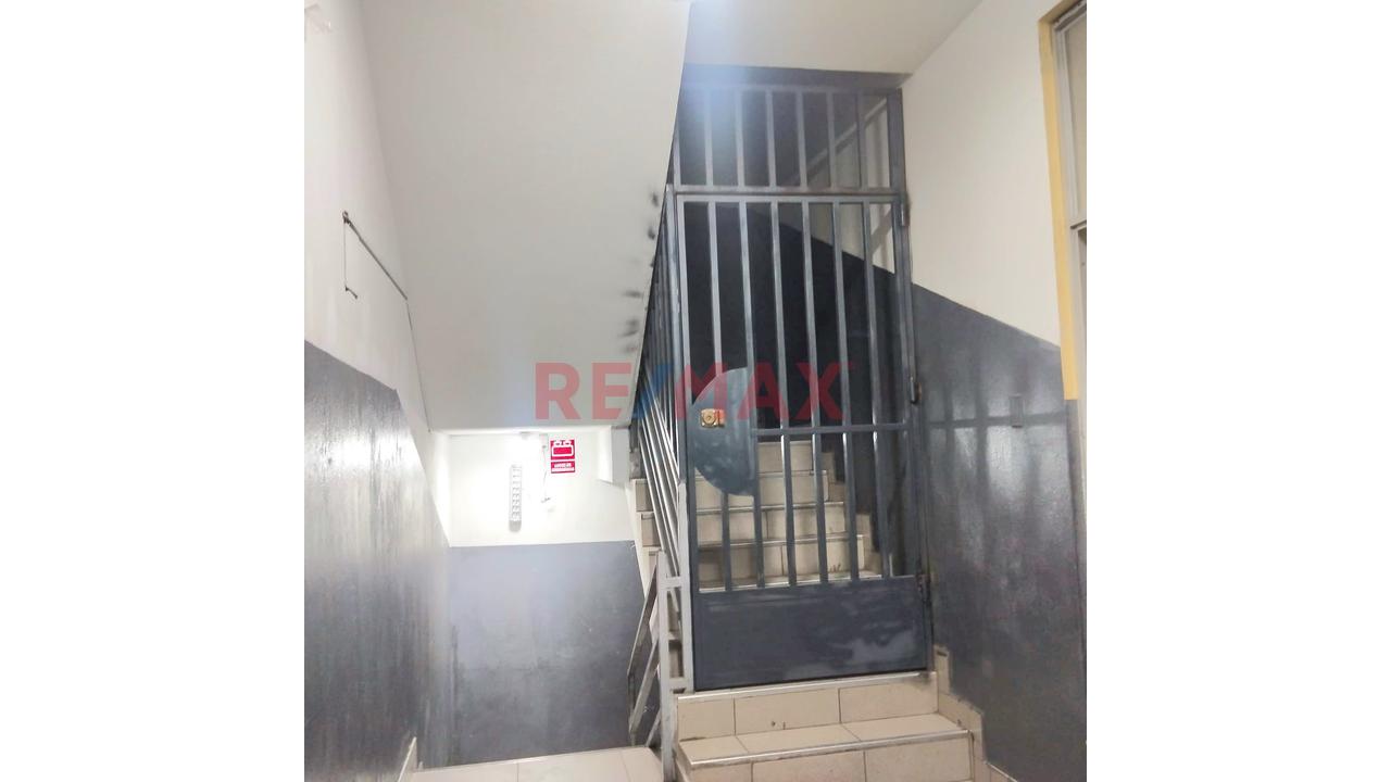 🏢 Alquiler De Local Comercial De 180 M2 - 2Do Piso En San Juan De Lurigancho - 4
