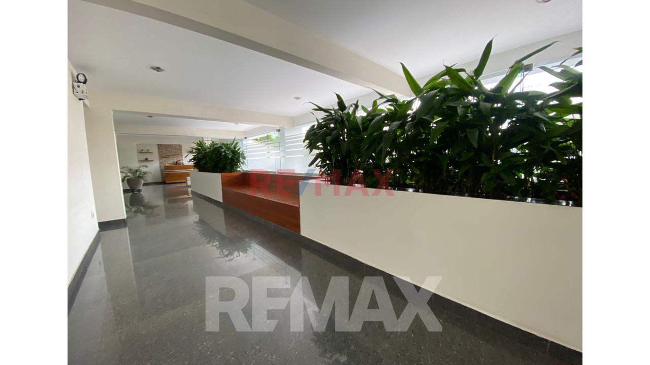 Departamento En Venta En Miraflores – Calle Berlín | Vive O Invierte — foto 9