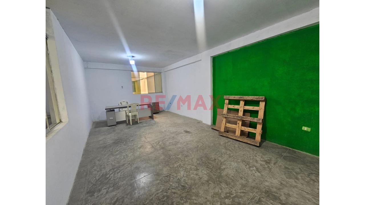 Alquiler De Terreno Comercial/Industrial Con Amplia Construcción Y Almacén – Cerca De Alta Complejidad - 9